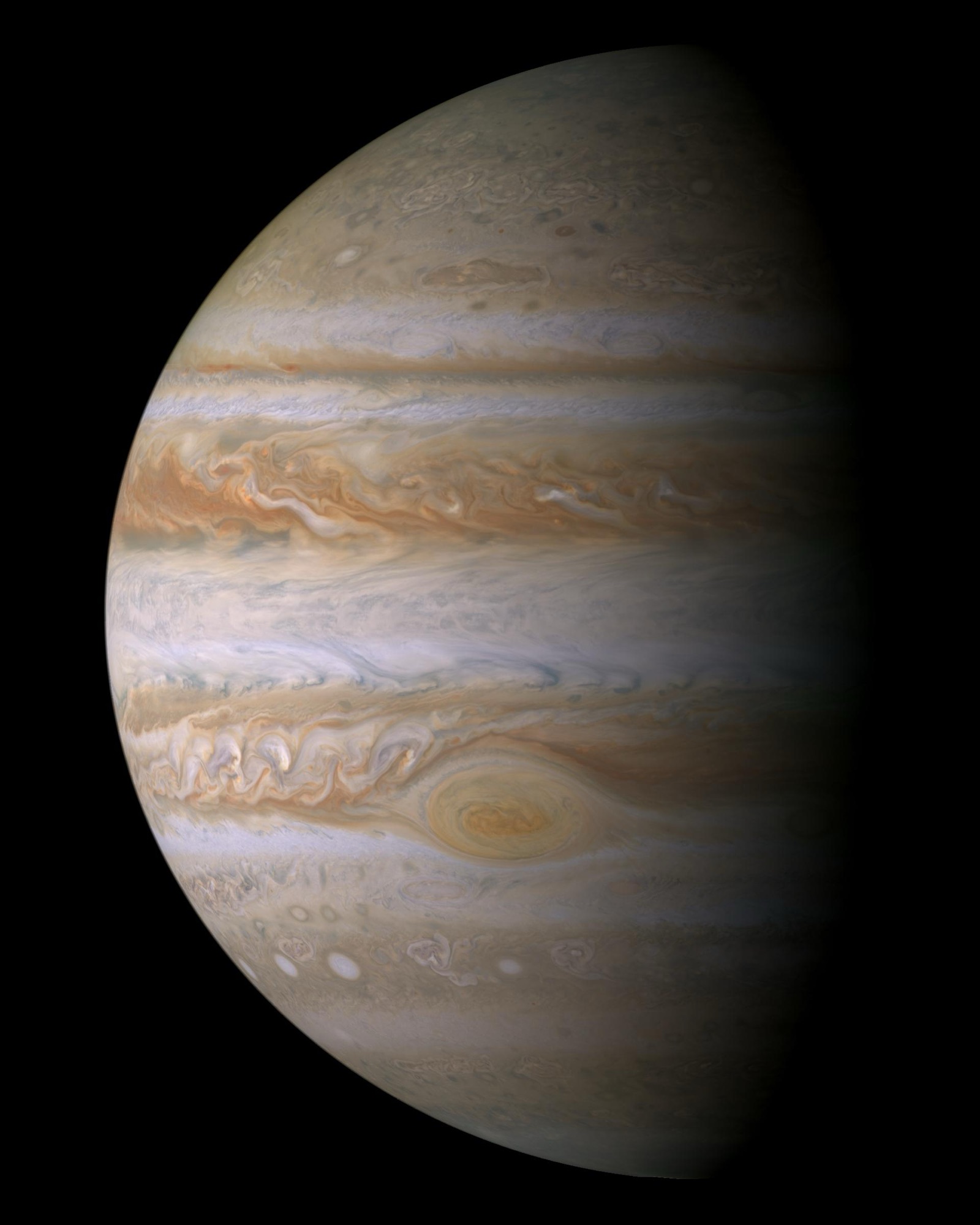 卡西尼號(Cassini)2000 年 12 月飛掠木星時拍下的真實色彩拼接圖。畫面下方那個橢圓的漩渦,就是大紅斑。圖片來源:NASA/JPL/Space Science Institute(PIA04866),公共領域。